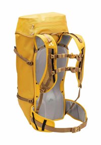 Zaino da trekking giallo con un design aerodinamico, pannelli in rete, tracolle regolabili e un compartimento superiore con zip.