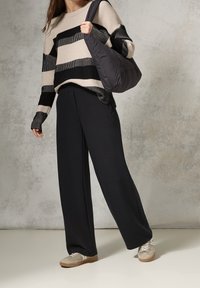 Cecil Sweter