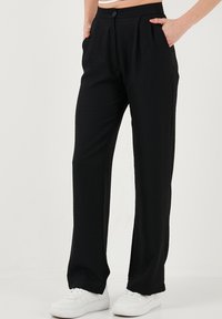 LELA REGULAR FIT - Broek - black