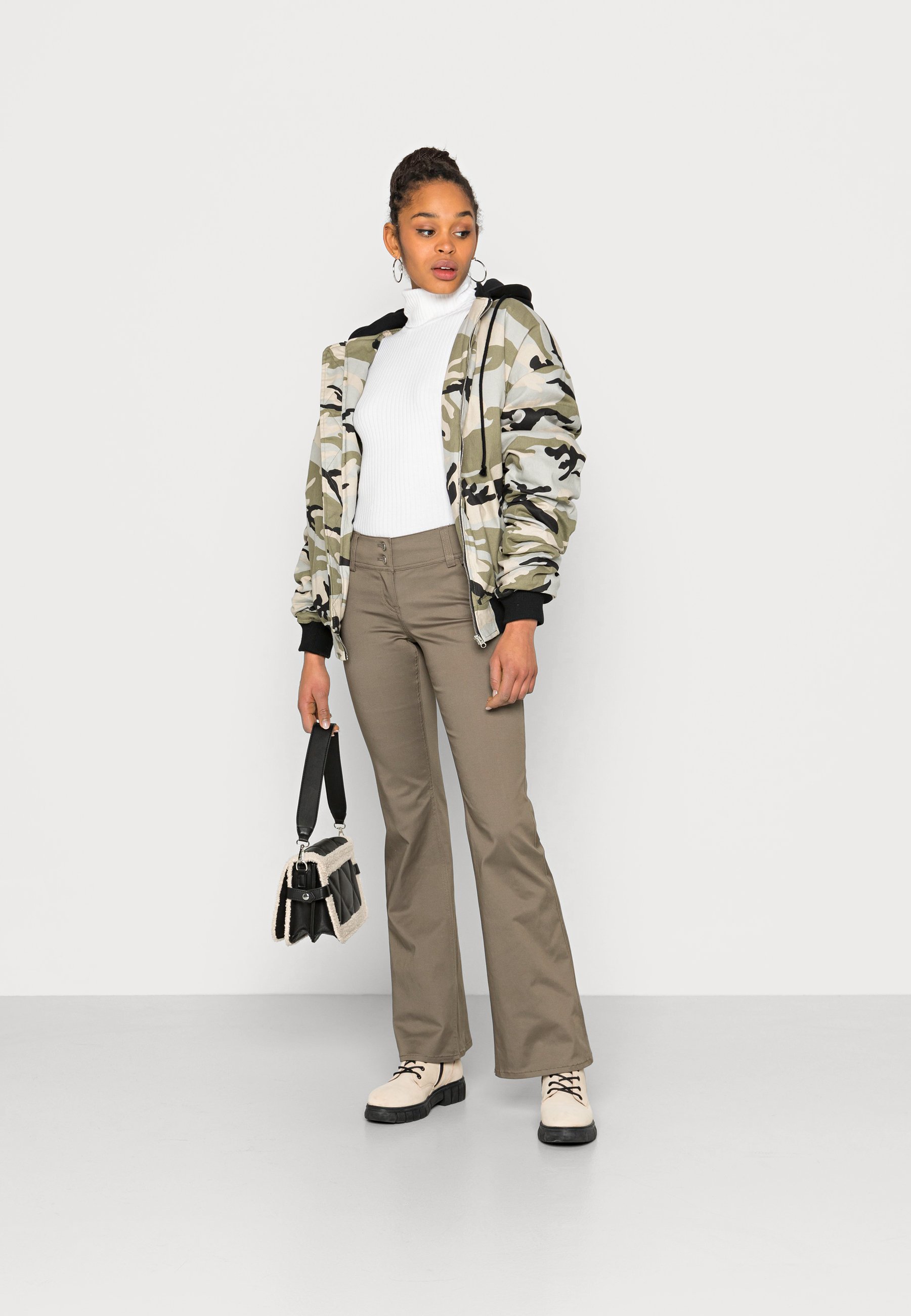 Weekday TROUSER - Trousers - khaki 
