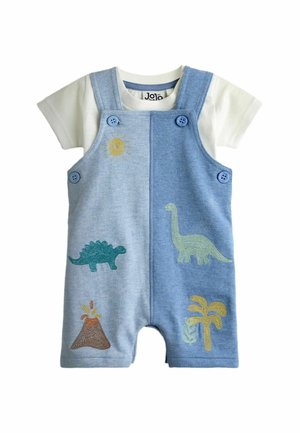 Pajac niemowlęcy z niebieskimi ogrodniczkami ozdobionymi haftem z dinozaurem, wulkanem, palmą i słońcem na białej koszulce z krótkim rękawem.