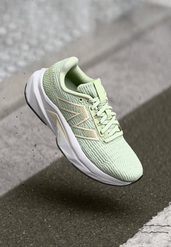 FUELCELL PROPEL V5 - Road running shoes - melon water4