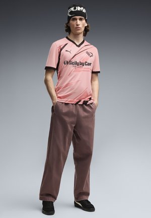 Puma, PALERMO CALCIO 26/27 HEIMTRIKOT - Club wear - team light pink- black