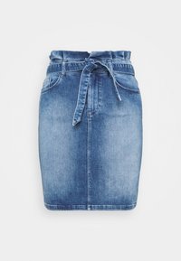 Jeanskjol i ljusblått, åtsittande design med bälteshällor och ett tygband i midjan. Har fickor och rak skärning till nederkanten.