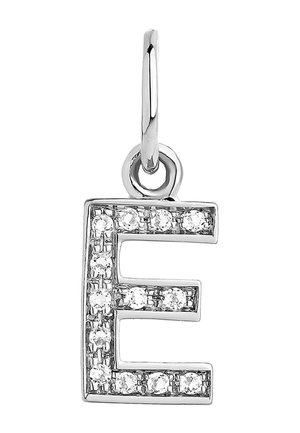 Charm de plata en forma de letra "E," adornado con pequeños cristales claros, con un lazo para su sujeción. Acabado liso y pulido.