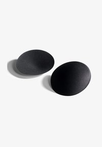 Wybrany, czarne wkładki na biust