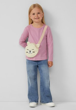 Pink long-sleeve top, light blue flared jeans, and a round, fluffy white bag designed as a cat's face with ears and embroidered features.