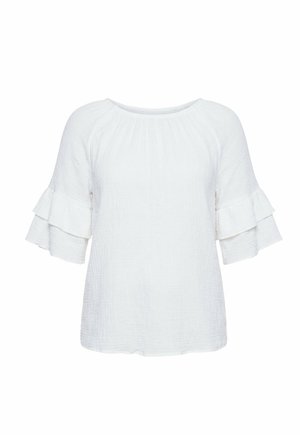 Bílá texturovaná halenka se shrnutým výstřihem a vrstvenými volánkovými polovičními rukávy, volný střih.