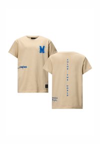 Beżowa bawełniana koszulka z niebieskimi grafikami, w tym tekstem 'M' i 'POMALUJ ŚWIAT'. Krótkie rękawy, luźny krój oraz mała naszywka z logo.