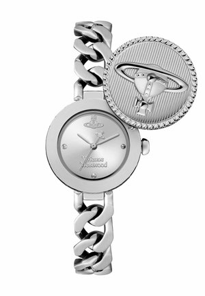 Silberne Uhr mit runder Gehäuseform, ausgestattet mit einem minimalistischen Ziffernblatt und einem großen Gliederarmband. Eingraviertes Logo und dekorative Metallakzente.