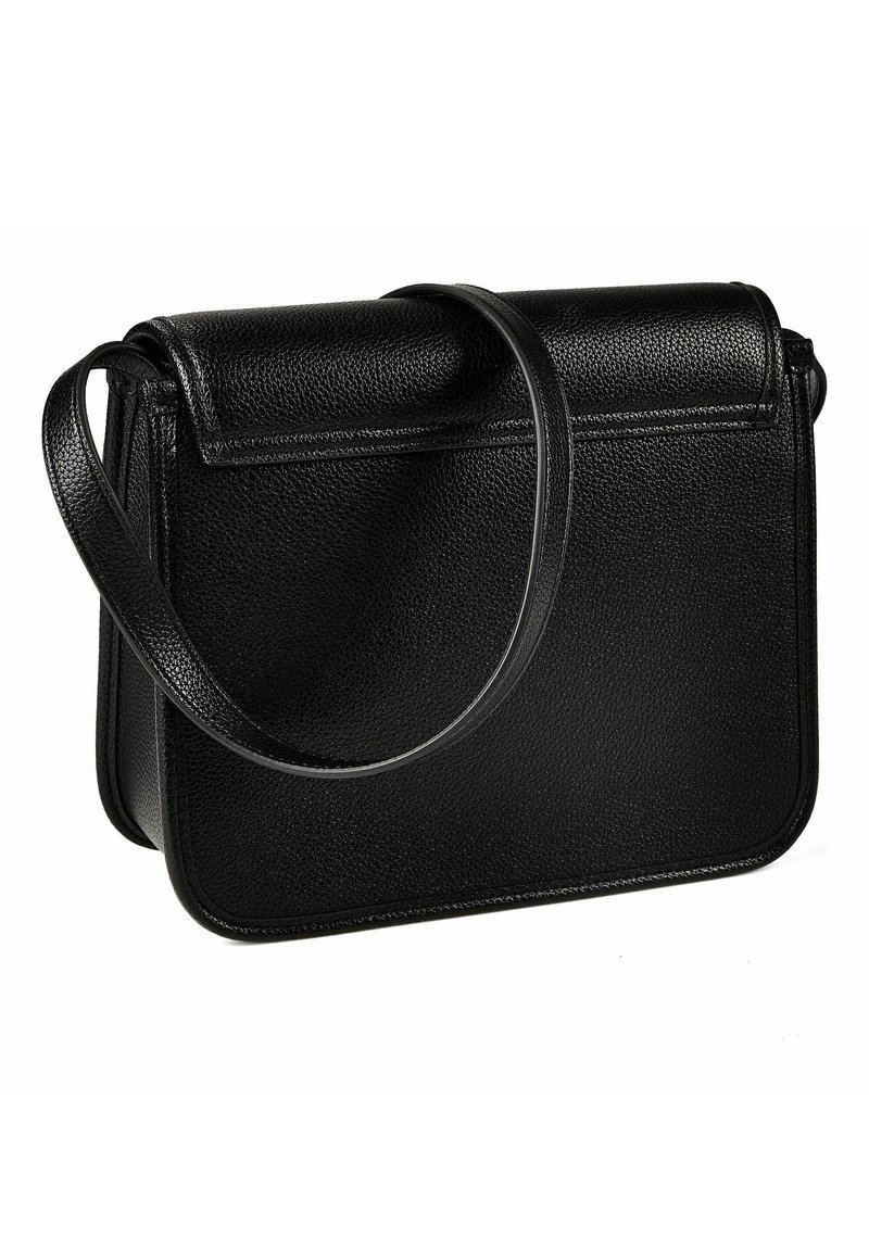 Sac à bandoulière en cuir noir texturé avec fermeture à rabat et sangle réglable, présenté sur un fond blanc.