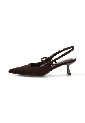 Zapato slingback de ante marrón oscuro con punta puntiaguda, tiras finas cruzadas y tacón bajo tipo kitten.