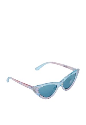 Lunettes de soleil en forme de chat avec une monture dégradée bleu et rose, en matériau translucide, et des verres bleus comportant un détail graphique de personnage.