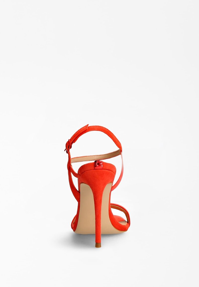 Escarpins Guess Vernis Rouge à Talons Aiguilles - Taille US 7.5 - Occasion