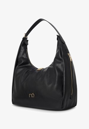 Borsa a spalla in pelle nera con un design morbido, zip dorate e un accento con logo. Presenta un'unica maniglia rotonda e una finitura testurizzata.