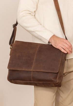 Gusti Leder REIGN - Ülerinna-kott - braun