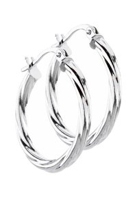 Pendientes de aro de plata con un diseño retorcido, que presentan una superficie pulida y un cierre seguro. Forma circular con textura suave.