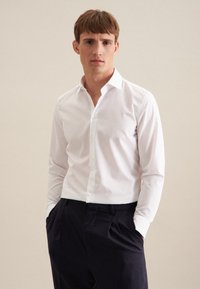 Seidensticker SHAPED - Camicia elegante - weiß