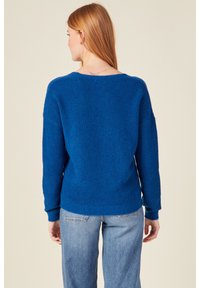 BONOBO Jeans MIT LANGEN ÄRMELN - Strickpullover - bleu electrique