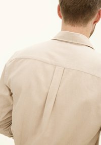 Oscar Jacobson REG FIT CUT AWAY BRUSHED - Overhemd - light beige