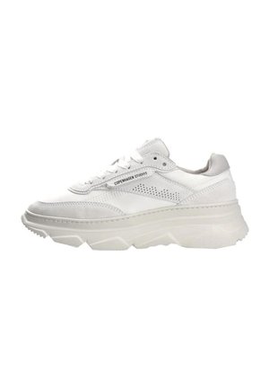 Trainers - off white