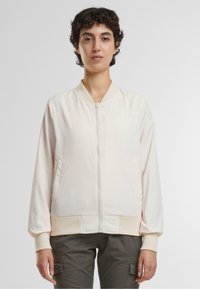 Lys krem bomberjakke med zip-front, ribbede mansjetter og sidelommer. Mykt, blankt stoff med et minimalistisk design.