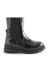 Schwarze Knöchelstiefel aus lackiertem Leder mit elastischen seitlichen Einsätzen, einer robusten Gummisohle und einer Schlaufe auf der Rückseite für ein einfaches Anziehen.