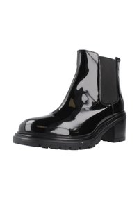 Botas Chelsea de charol negro con paneles laterales elásticos y un tacón robusto. Suela de goma texturizada para mayor agarre.