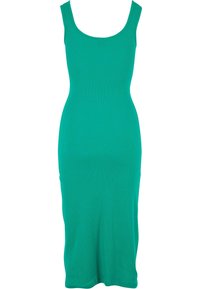 Zelené žebrované bodycon šaty s kulatým výstřihem a přiléhavým střihem, vyrobené z elastického materiálu, bez viditelného kování nebo vzorů.
