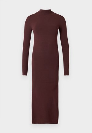 Vestito a maglia color bordeaux con maniche lunghe e collo alto. Silhouette aderente, texture liscia e design lungo fino a terra. Costruzione semplice e senza cuciture.