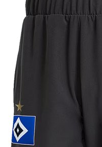 Schwarze Sportshorts mit elastischem Bund, ausgestattet mit einem blauen und weißen Logopatch sowie goldenen Sternakzenten auf der unteren linken Seite.