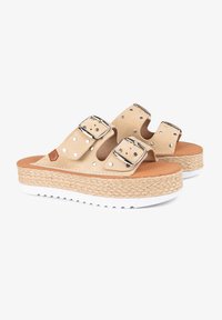 POPA MENORQUINA PLATAFORMA COLLAO TACHUELAS - Mules de tacón - beige