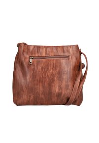 Borsa a tracolla in pelle marrone con una finitura testurizzata, dotata di una tasca con zip anteriore e di una lunga tracolla regolabile.