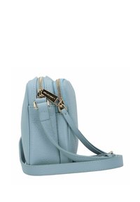 Borsa a tracolla in pelle blu chiaro con finitura testurizzata, due scomparti con zip e tracolla rimovibile. Accenti in metallo argentato.