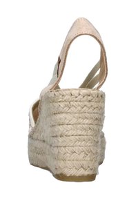Sandalo espadrilles con tacco a cuneo beige, con suola in giute intrecciato e cinturino alla caviglia, visto da dietro.