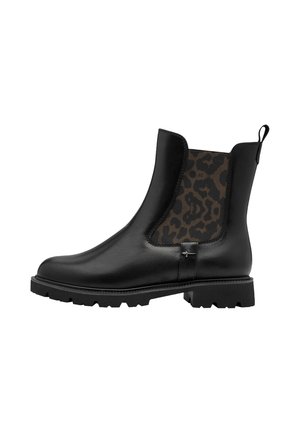 Schwarzer Lederankle-Boot mit grober Sohle und elastischem Leopardenmuster-Seitenpaneel, mit Zuglasche hinten.