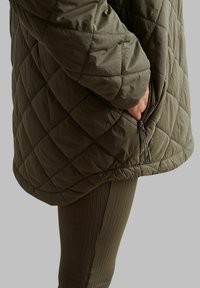 aim’n® OVERSIZED QUILTED ANORAK - Vinterkåpe / -frakk - khaki