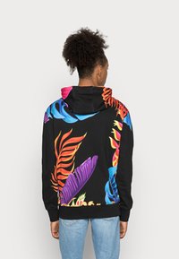 Carlo Colucci HOODIE - Camisola - black blue