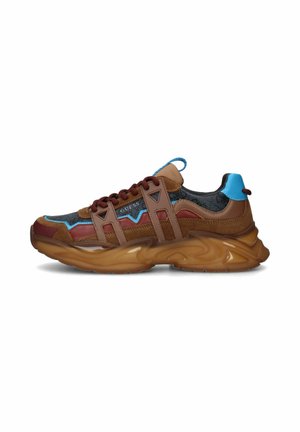 FMFUNOFAL - Sneakers basse - brown