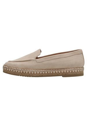 Scarpe slip-on in pelle beige con punta tondeggiante, dettaglio in juta intrecciata attorno alla suola e suola in gomma piatta.