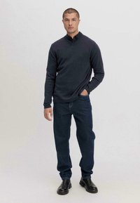 hessnatur V REGULAR  - Strickpullover - marine