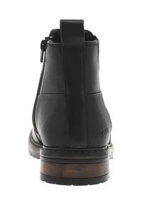 Bota de cuero negro hasta el tobillo con un acabado suave, cremallera lateral y un tacón de madera. Presenta una costura mínima y un panel texturizado en el costado.