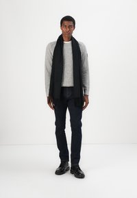 TOM TAILOR STRUCTURED MULTICOLOR CREW NECK  - Trui - beige/off white