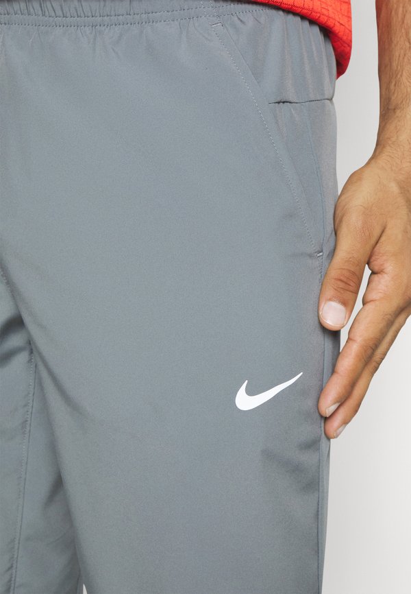 FORM PANT - Tracksuit bottoms2