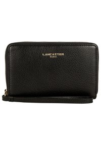 Portefeuille en cuir noir avec une surface texturée, logo doré "LANCASTER PARIS", fermeture à glissière et lanière, de forme rectangulaire.