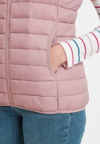 TOG24 GIBSON - Waistcoat - faded pink