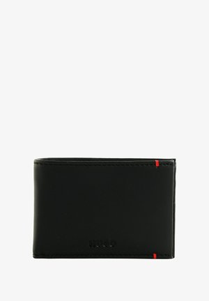 Portefeuille en cuir noir avec couture d'accent rouge, forme rectangulaire, texture lisse, et logo embossé sur le devant.