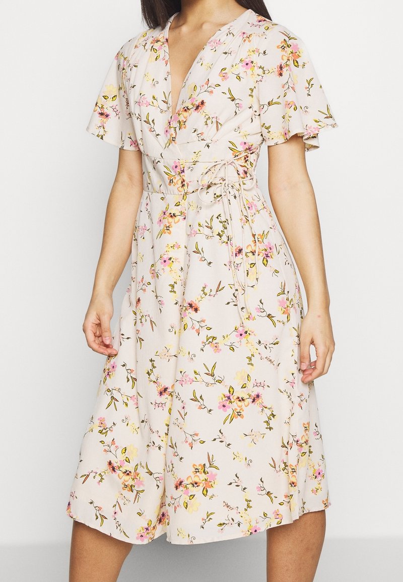 Vero Moda Petite Robe de jour - beige