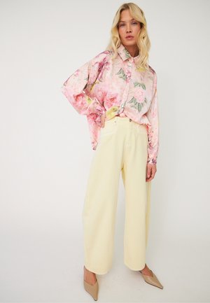 Cras ADACRAS PANTS - Pantalon classique - lemon icing