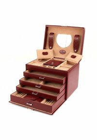 Boîte à bijoux en cuir rouge avec un couvercle supérieur, quatre tiroirs, intérieur en suède, plusieurs compartiments et deux poignées. Comprend un miroir.